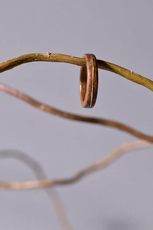 bague en bois de noyer