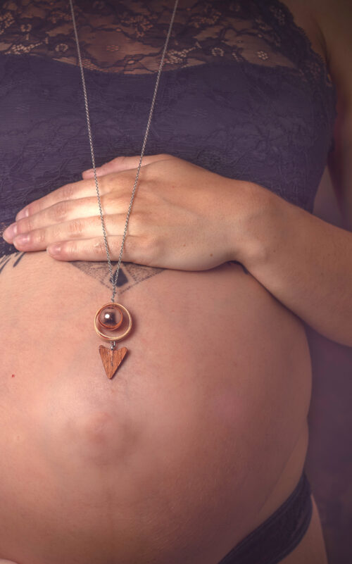 Bijoux de maternité, pour femme enceinte, bola de grossesse en bois artisanal. ventre rond