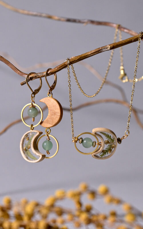 parure lune végétale en bois, résine et agate verte