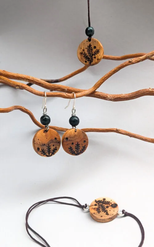 Bijoux en bois d'if, arbre de naissance