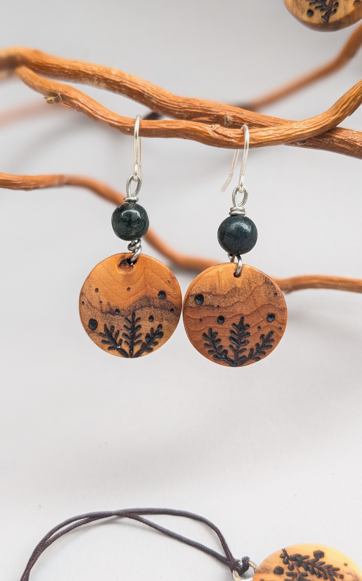 Bijoux en bois d'if, arbre de naissance