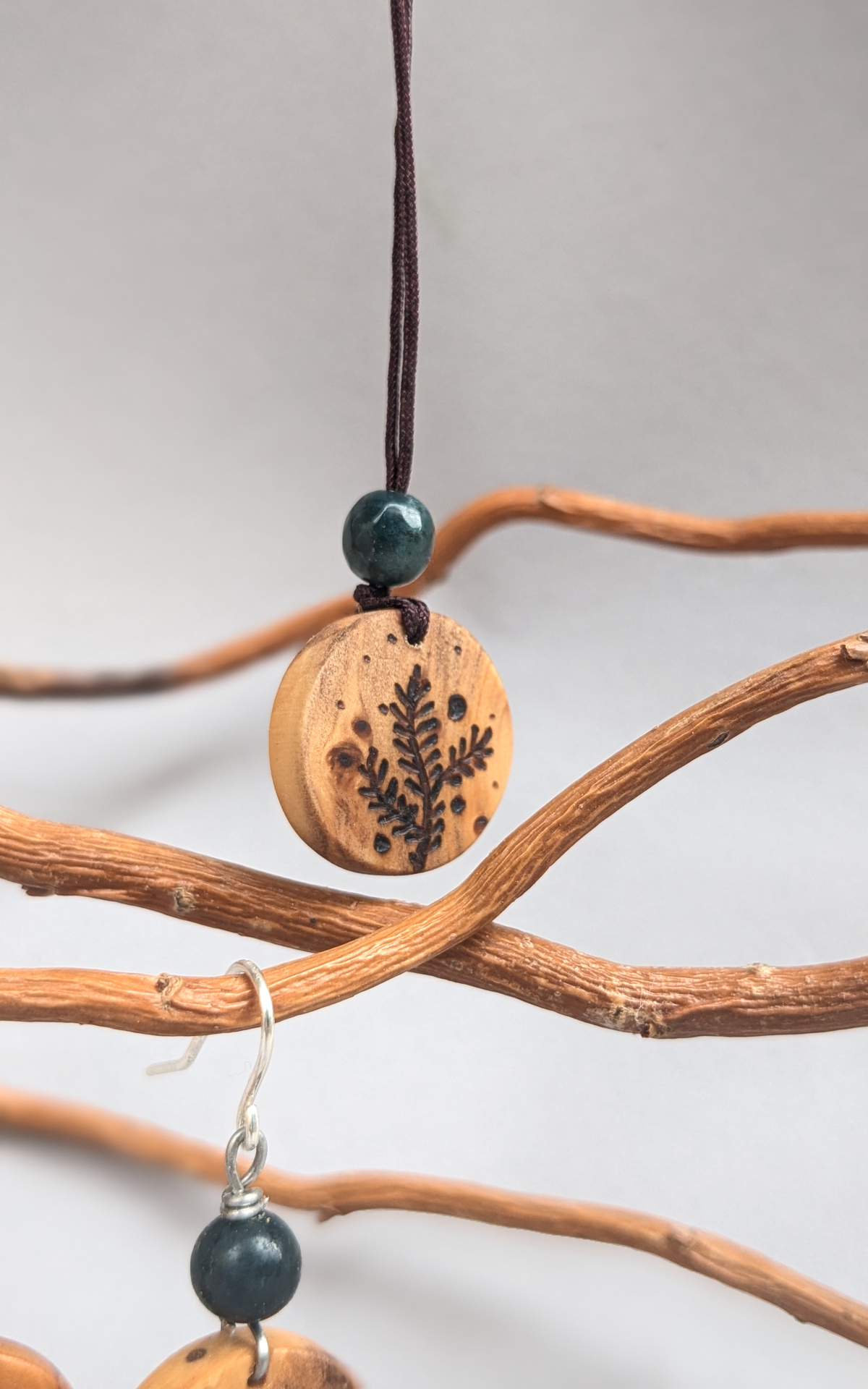 Bijoux en bois d'if, arbre de naissance
