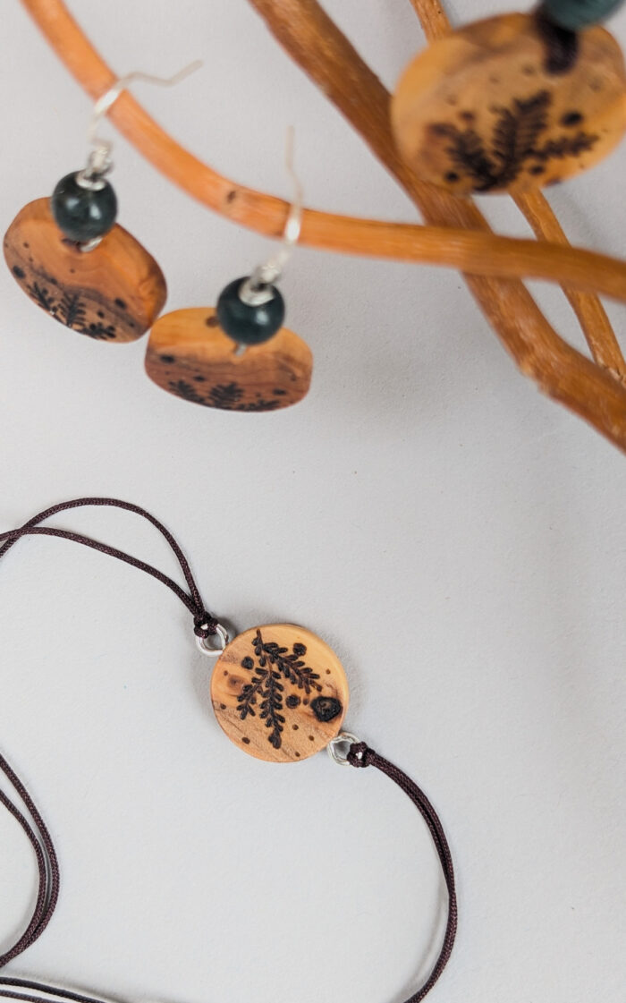 Bijoux en bois d'if, arbre de naissance